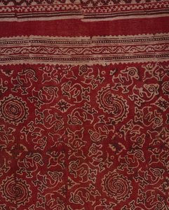 Kaz, lotus tomurcuğu ve rozet desenli ihracat ticareti için blok baskılı tekstil, Hint, c.1500 (pamuk) (detay) by Indian School
