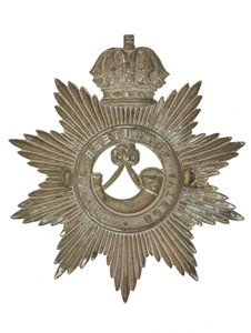 Kask rozeti, Bombay Gönüllü Tüfekleri, 1877-1901 by Indian School