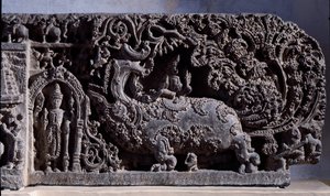 Hinduizm: “” Krishna veya Venugopala, flüt ineklerinin efendisi””” Siyah taş heykel, sağ kısım (Krishna as Venugopala) 12. yüzyıl (12. yüzyıl) Halebidu, Mysore - Kalküta, Hint müzesi by Indian School