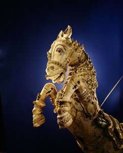 ಕುದುರೆ, ಧಾರ್ಮಿಕ ದೇವಾಲಯದ ರಥದಿಂದ (ಬಣ್ಣದ ಮರ) ಟರ್ಕಿ