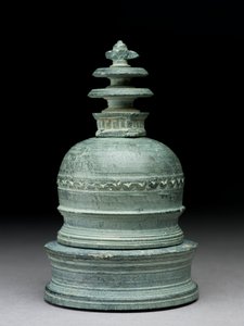 Stupa (yeşil şist) Şeklinde Reliquary by Indian School