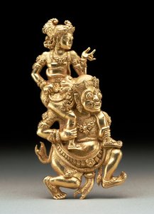 Sutasoma ve Kalmasapada (repousse altın) by Indonesian School