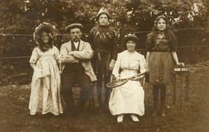 süslü elbise giyen aile by Irish Photographer