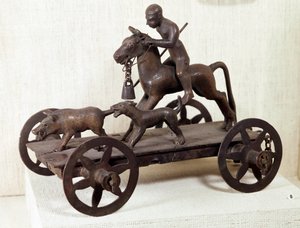Demir Çağı: bir yaban domuzu av sahnesini temsil eden minyatür bronz Merida tankı. İspanya, Merida