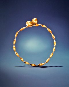 Bükülmüş yaka, Ardnaglug, County Roscommon, Erken Demir Çağı (altın) by Iron Age
