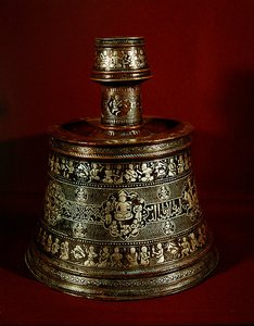 ಕ್ಯಾಂಡಲ್ ಸ್ಟಿಕ್ ಹೋಲ್ಡರ್, 1282 (ತಾಮ್ರ ಮತ್ತು ಬೆಳ್ಳಿ) ಟರ್ಕ್ by Islamic School