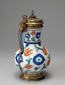 Fritware Sürahi, Osmanlı Dönemi (gümüş yaldızlı sırlı seramik) by Islamic School