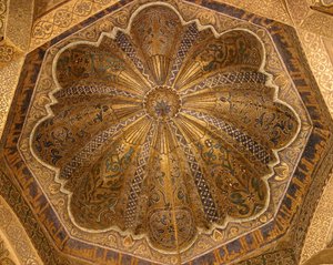 Kubbenin içi by Islamic School
