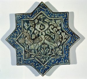 Takht-e Solaiman tarzında yıldız şeklinde sır üstü yaprak yaldızlı karo, 13.-14. yüzyıl (seramik) by Islamic School