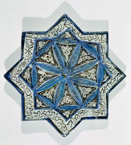 Takht-e Solaiman tarzında yıldız şeklinde sır üstü yaprak yaldızlı karo, 13.-14. yüzyıl (seramik) by Islamic School