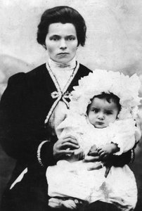 Benito Mussolini, annesi Rosa Maltoni ile birlikte - 1884 - Benito MUSSOLINI (1883-1945) annesi Rosa Maltoni