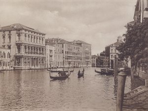Canal Grande E Palazzo Browning (s/b fotoğraf) by Italian Photographer