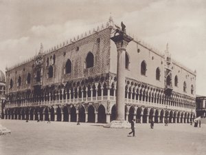 Palazzo Ducale (s/b fotoğraf) by Italian Photographer