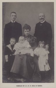 Cenova Dükü Prens Thomas ve eşi Bavyera Prensesi Isabella, çocuklarıyla birlikte (s/b fotoğraf) by Italian Photographer