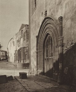 Sicilya / Sicily: Sciacca, Gotik portal (b/w fotoğraf) by Italian Photographer
