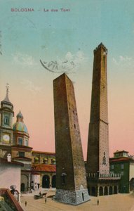 Bologna, İtalya'daki iki kule. 1913 yılında gönderilen kartpostal. by Italian Photographer