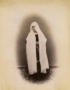 Dul tüvit giyen kadın, Parre, Lombardiya, İtalya, fotoğraf Premiata Fotografia Taramelli, Bergamo by Italian Photographer