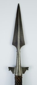 Bear Spear, c.1550 (çelik ve ahşap) by Italian School