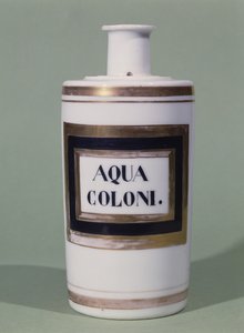 Eau de Cologne Şişesi, 19. yüzyıl başı (seramik) by Italian School