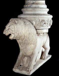 Aslan (Mermer heykel, 12. yüzyıl sonu) by Italian School