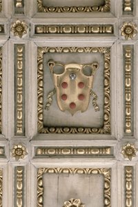 Medici arması, kilisenin alt kısmından (sıva) by Italian School