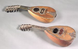 Napoliten dört çift telli mandolin ve Milanlı altı çift telli mandolin (ahşap)
