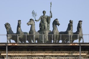 Altı atlı savaş arabası, Arch of Peace, Milano, İtalya detayı by Italian School