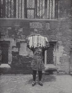Maundy Money Dağıtma, Sadaka taşıyan Yeoman by J. Benjamin Stone