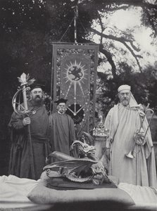 Galli Eisteddfod, Regalia ve Memurlar by J. Benjamin Stone