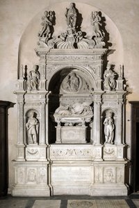 Kardinal Girolamo Basso Della Rovere (mermer heykel) anısına cenaze anıtı