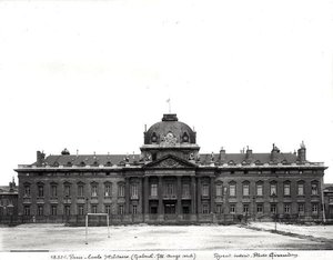 1751-73 yılları arasında inşa edilen Ecole Militaire