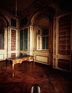 Jacques Verberckt (1704-71) tarafından beyaz ve altın panelli Louis XV Kütüphanesi, c.1730s (fotoğraf)