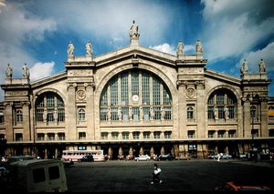 1861-63 yılları arasında inşa edilen Gare du Nord cephesinin görünümü