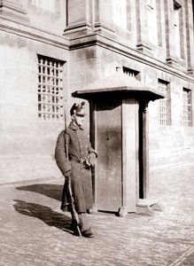 Muhafız, Brüksel, 1898. by James Batkin