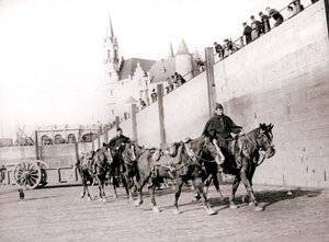 At Binicileri, Anvers, 1898. by James Batkin