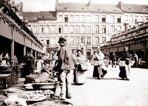 Pazar tezgahları, Anvers, 1898. by James Batkin