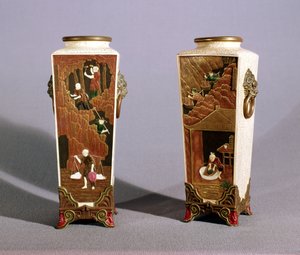 Japon Kobalt ve Kil Madenciliğini betimleyen Japon tarzı vazo çifti, Worcester by James Hadley