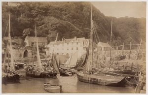 Clovelly limanındaki balıkçı tekneleri