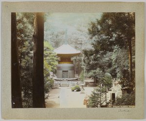 Ikegami Budist Tapınağı, Tokyo, Japonya (el boyaması s/b fotoğraf) by Japanese Photographer