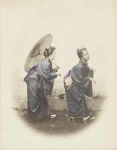 Geleneksel giysili Japon kadınları (el ile renklendirilmiş s/b fotoğraf) by Japanese Photographer