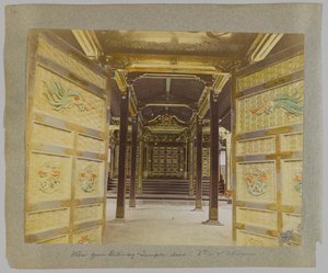 Gateway to the Doors, 6. veya 7. Shogun Tapınağı, Shiba Park, Tokyo, Japonya (el boyaması s/b fotoğraf) by Japanese Photographer