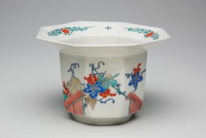 Kupa, 17. yüzyılın sonu ile 18. yüzyılın başları (Kakiemon, sır üstü emayeli porselen) by Japanese School