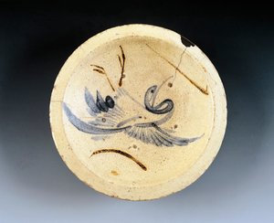 Söğüt dalları arasında dans eden turna figürleriyle süslenmiş nishin-zara satıcıları (haşlanmış ringa balığı) tarafından kullanılan emaye taş tabak by Japanese School