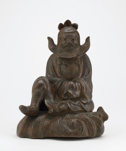 Shoki, iblis avcısı, bir kayanın üzerine oturmuş figürü, Imbe, Okayama ili, Edo dönemi veya Meiji dönemi (seramik) by Japanese School