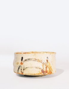 Alçak tabanlı Shino Chawan çay kasesi, Momoyama Dönemi (sırlı taş eşya) by Japanese School