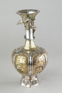 Gümüş, yaldızlı ve emaye shibayama vazo, 19. yüzyıl sonu (metal işçiliği) by Japanese School