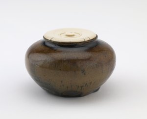 Çay kutusu olarak kullanılan küçük kavanoz, Gifu ili, Muromachi veya Momoyama dönemi (seramik) by Japanese School
