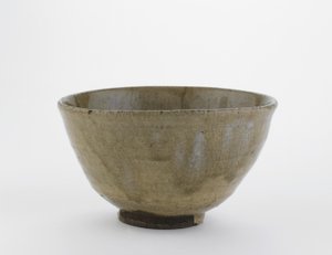 Kore tarzında çay kasesi, Saga ili, Momoyama dönemi, 16. yüzyılın sonu ile 17. yüzyılın başları (odun külü sırlı taş eşya)