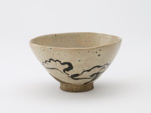 Ölümsüzlük mantarı tasarımlı çay kasesi, Edo dönemi, 18. 19. yüzyıl (berrak sır altında demir pigmentli taş eşya)