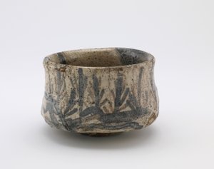 Kapı ve fide çamları tasarımlı çay kasesi, Kujiri, Tajimi, Gifu ili, Momoyama dönemi (seramik) by Japanese School